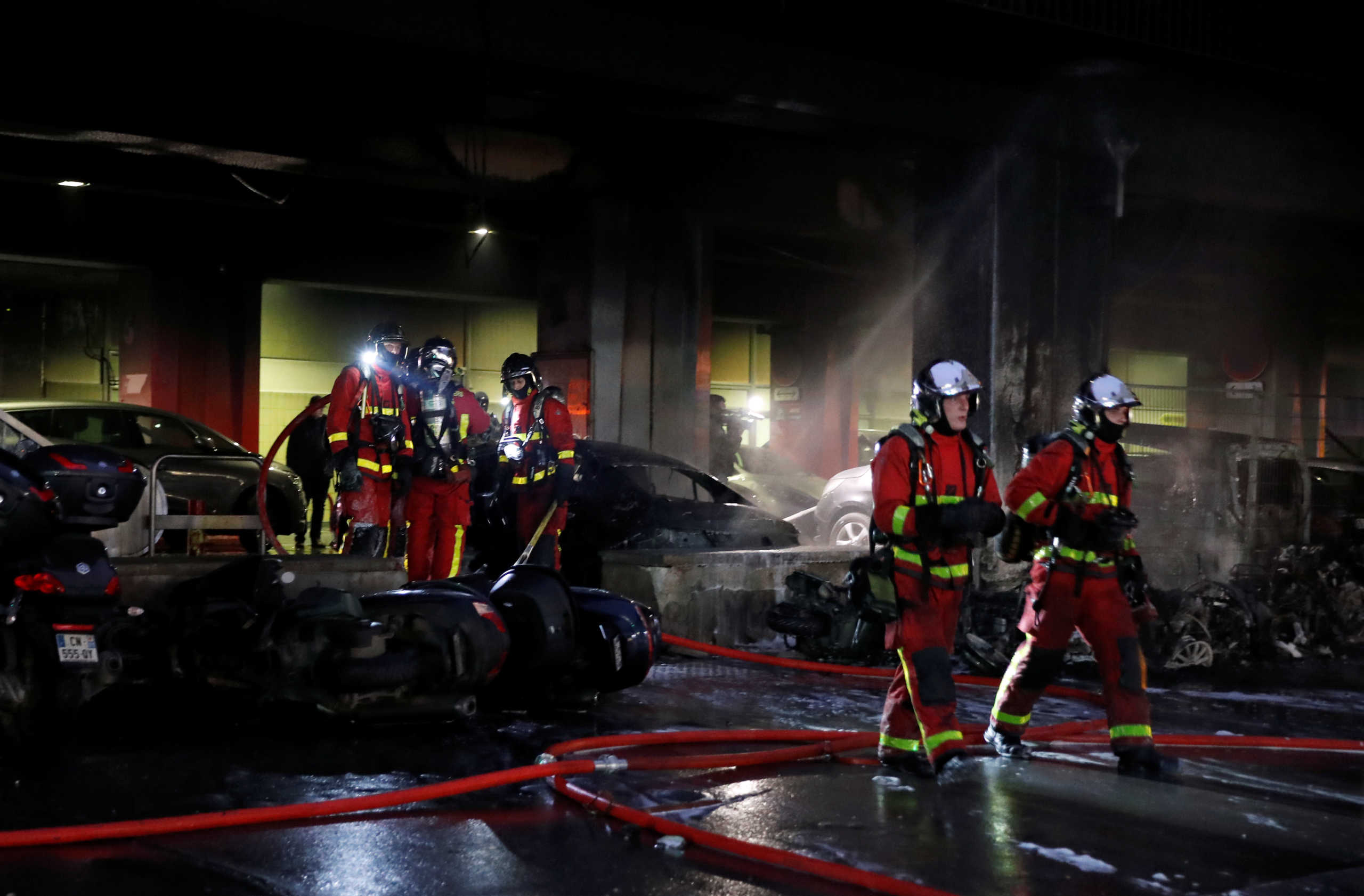 Παρίσι: Μεγάλη φωτιά σε σιδηροδρομικό σταθμό