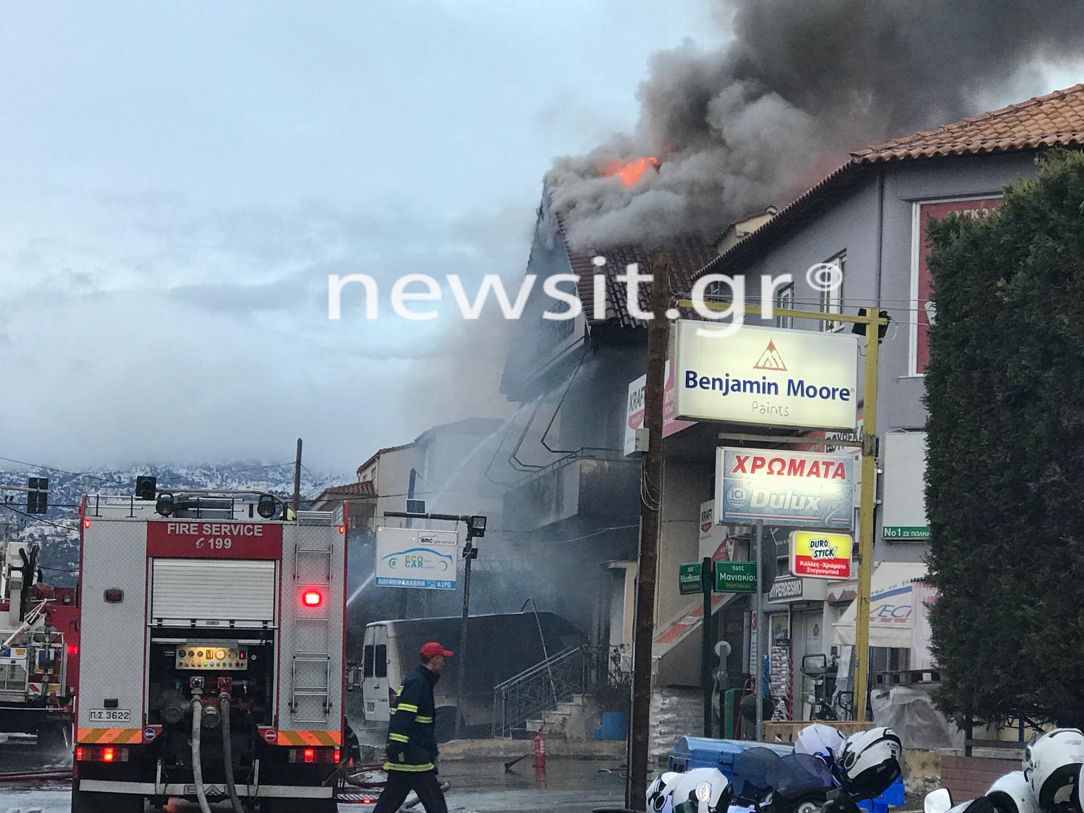 Φωτιά σε συνεργείο αυτοκινήτων στην Αγία Παρασκευή!