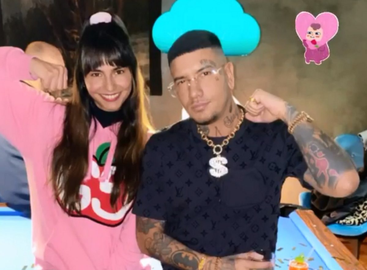 Ηλιάνα Παπαγεωργίου – Snik: Το φιλί στο στόμα και η τούρτα υπερπαραγωγή [video]