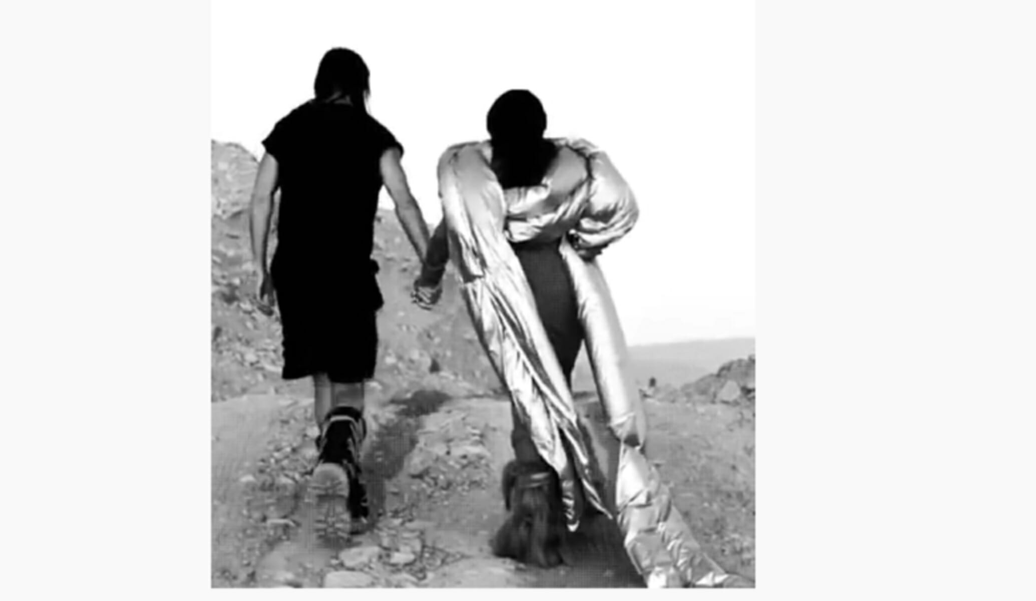 Moncler και Rick Owens σε περιοδεία με λεωφορείο στη Νεβάδα