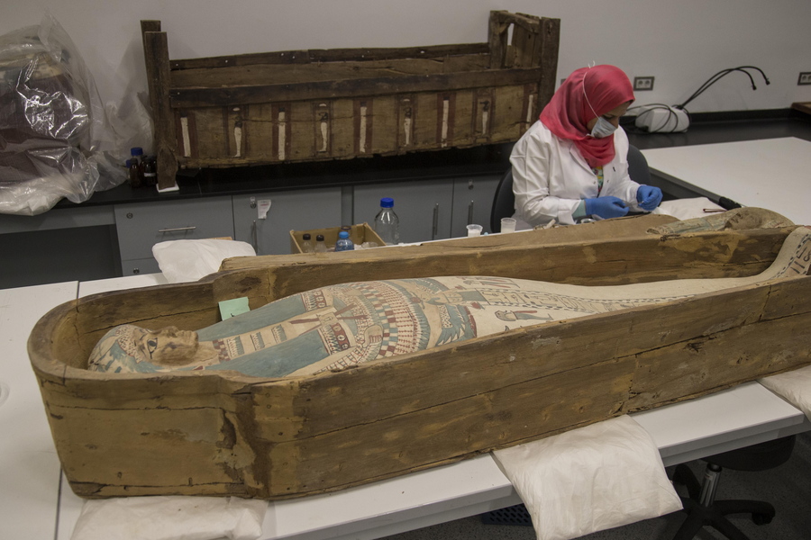 Βρήκαμε τον τάφο της Νεφερτίτης, λένε Αιγύπτιοι αρχαιολόγοι  