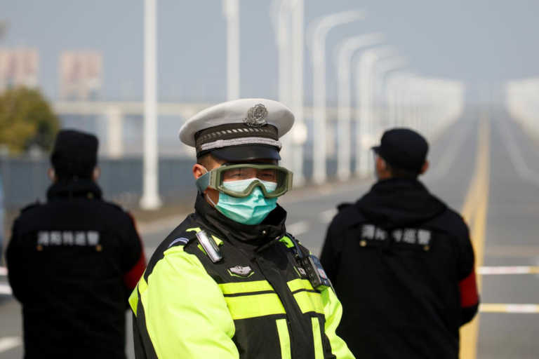 Κοροναϊός: Πανικός στο Χονγκ Κονγκ από το κρούσμα σε αστυνομικό! "Καλπάζει" ο ιός στις φυλακές