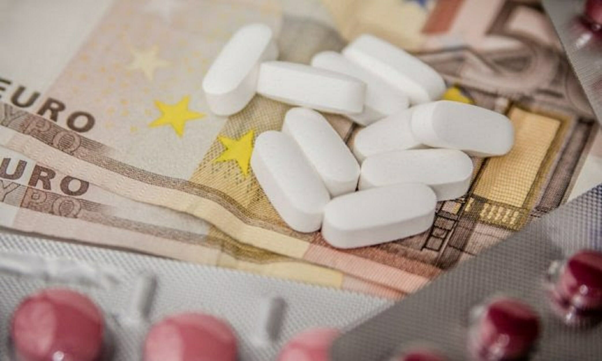 Φαρμακοβιομήχανοι σε Θάνο Πλεύρη για φαρμακευτική δαπάνη – Έχει να αυξηθεί 8 χρόνια