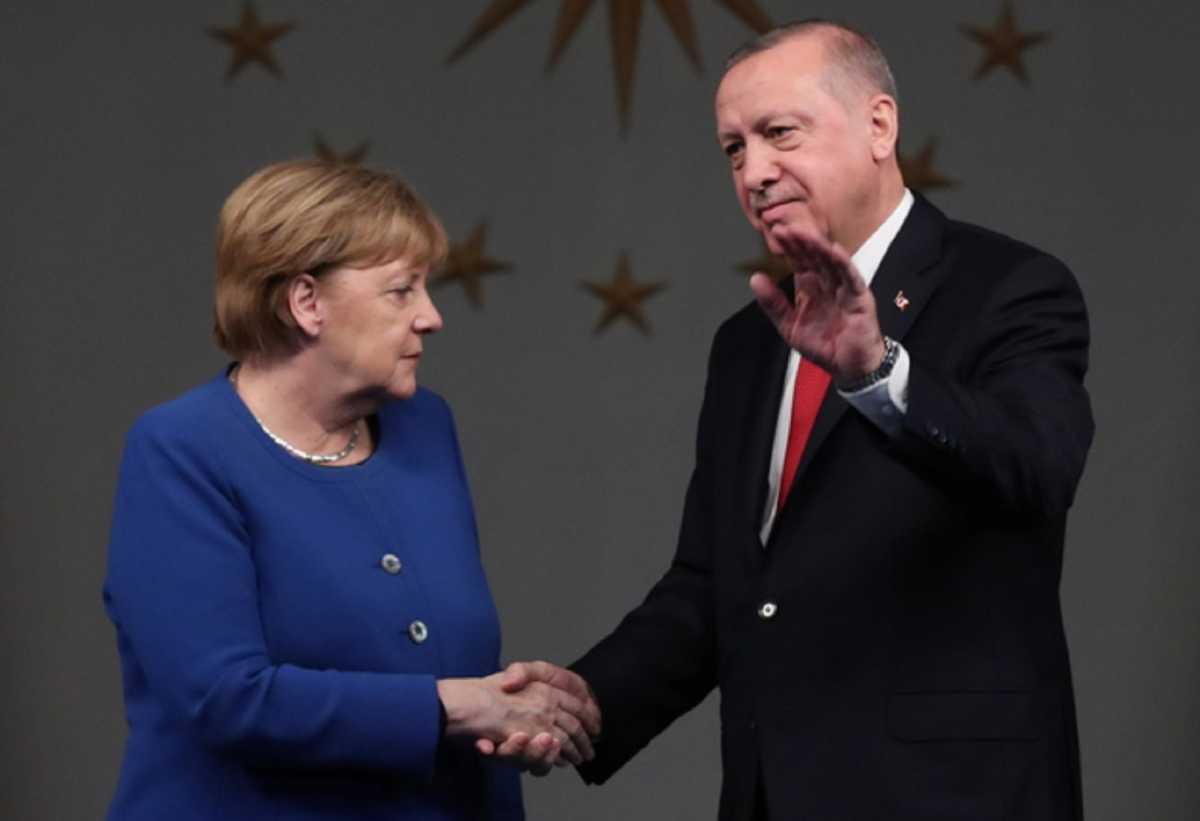 Στην Τουρκία η Μέρκελ για να… αποχαιρετήσει τον Ερντογάν