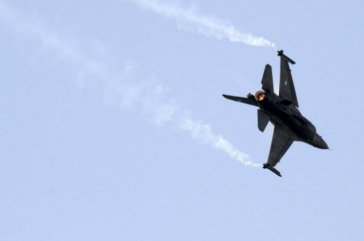 Από τη μία ΜΟΕ και από την άλλη μαχητικά F-16 να σκεπάζουν το Αιγαίο!