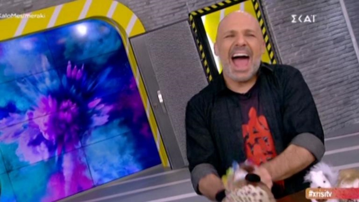 “Ξέφυγε” ο Νίκος Μουτσινάς! Η on air έκπληξη που δεν περίμενε με τίποτα και…