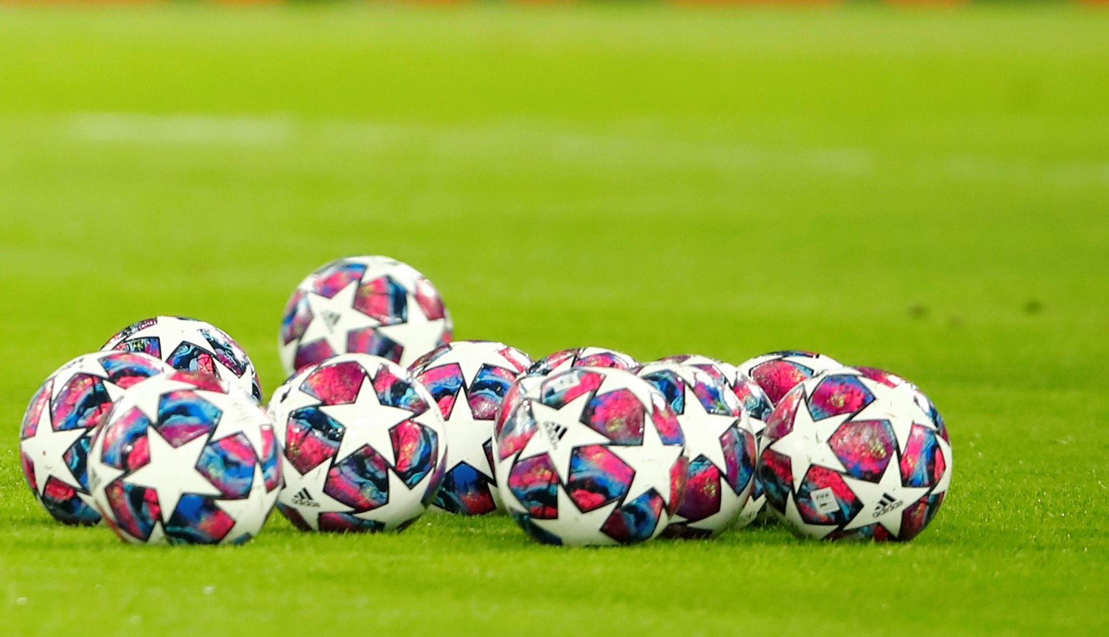 Soccer Football - Champions League - Round of 16 First Leg - Borussia Dortmund v Paris St Germain - Signal Iduna Park, Dortmund, Germany - February 18, 2020  Paris St Germain's Thomas Meunier during the warm up before the match    REUTERS