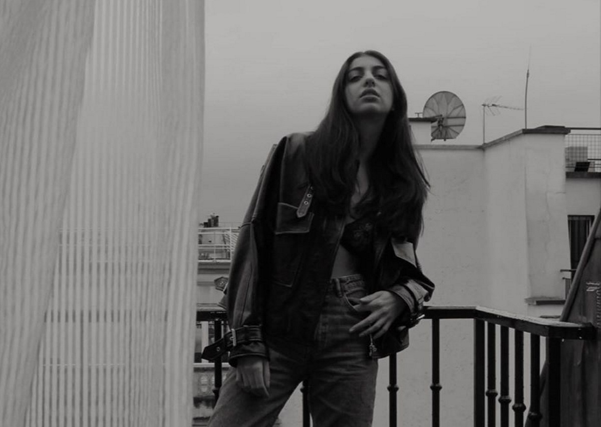 Ειρήνη Καζαριάν: Ποζάρει τόπλες και «ρίχνει» το Instagram με τις πόζες της!