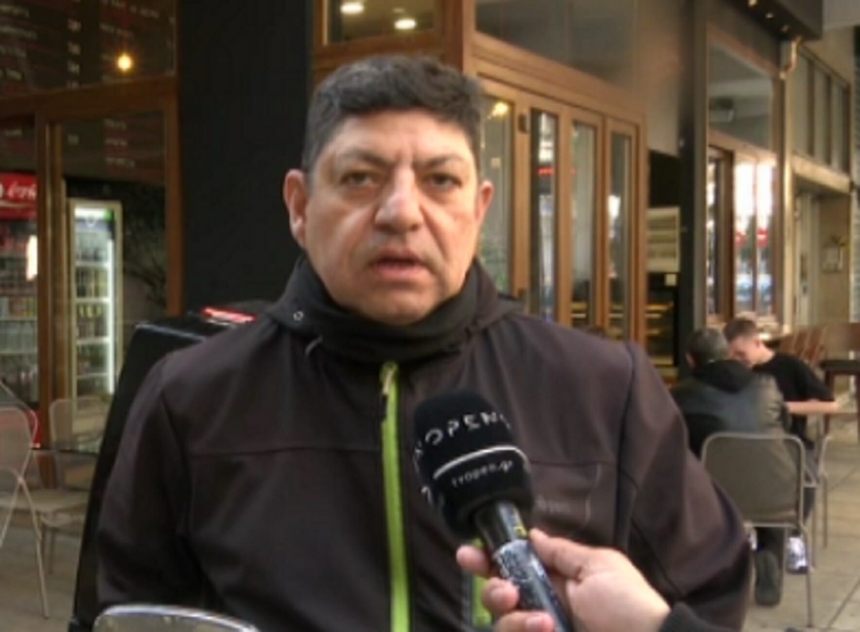 Θεσσαλονίκη: Δημοσιογράφος έγινε ντελιβεράς! Γύρισε σελίδα μετά από 35 χρόνια στην Ελευθεροτυπία (Βίντεο)