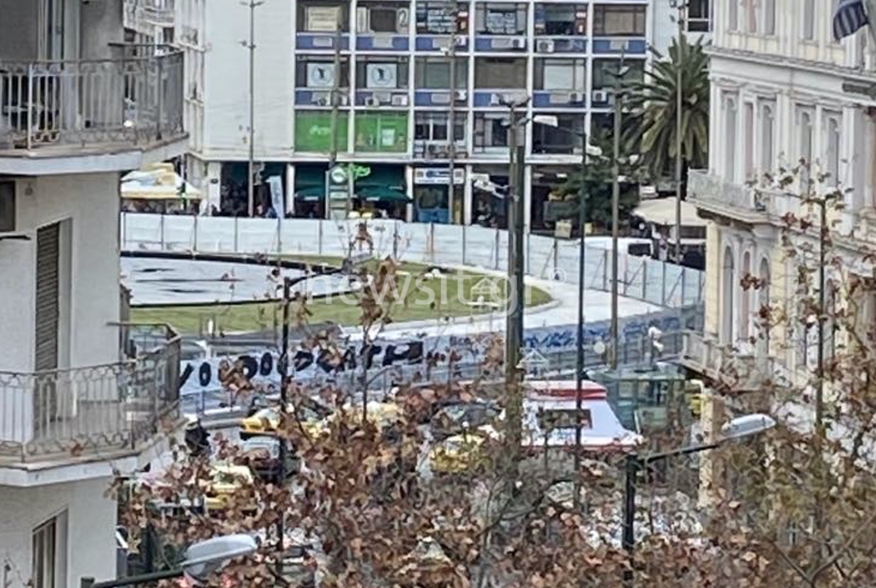Νέες εικόνες από την Ομόνοια! Πρασίνισε!