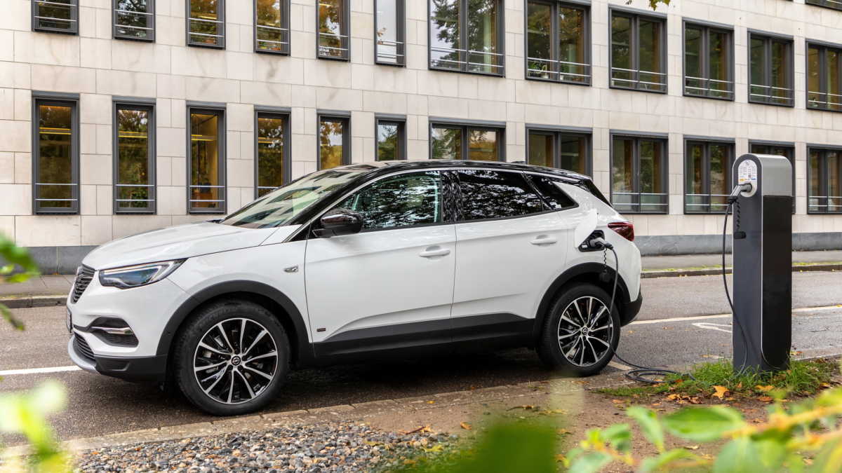 Πόσο κοστίζει το υβριδικό Opel Grandland X στην Ελλάδα;