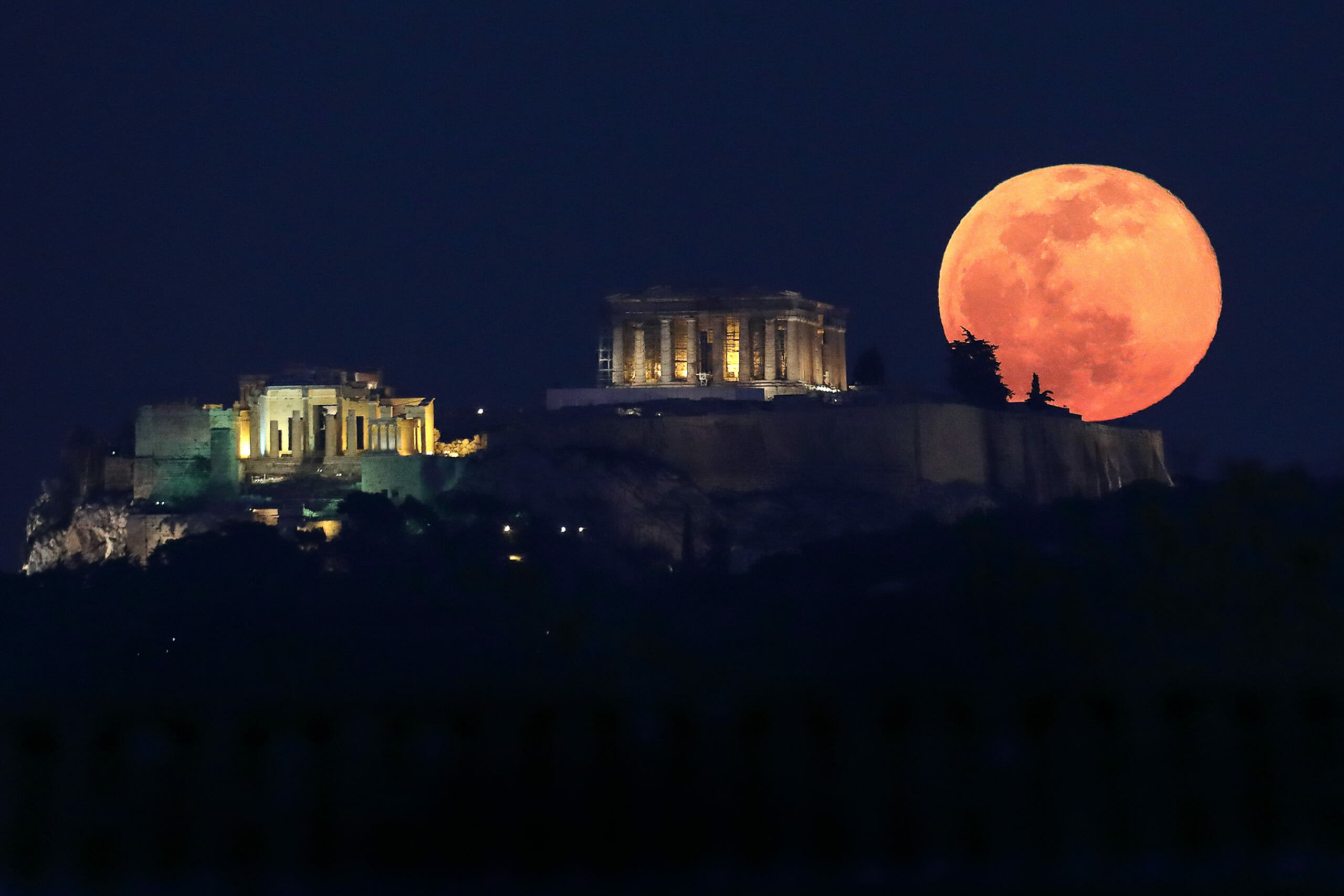 τι ωρα βγαινει το φεγγαρι σημερα