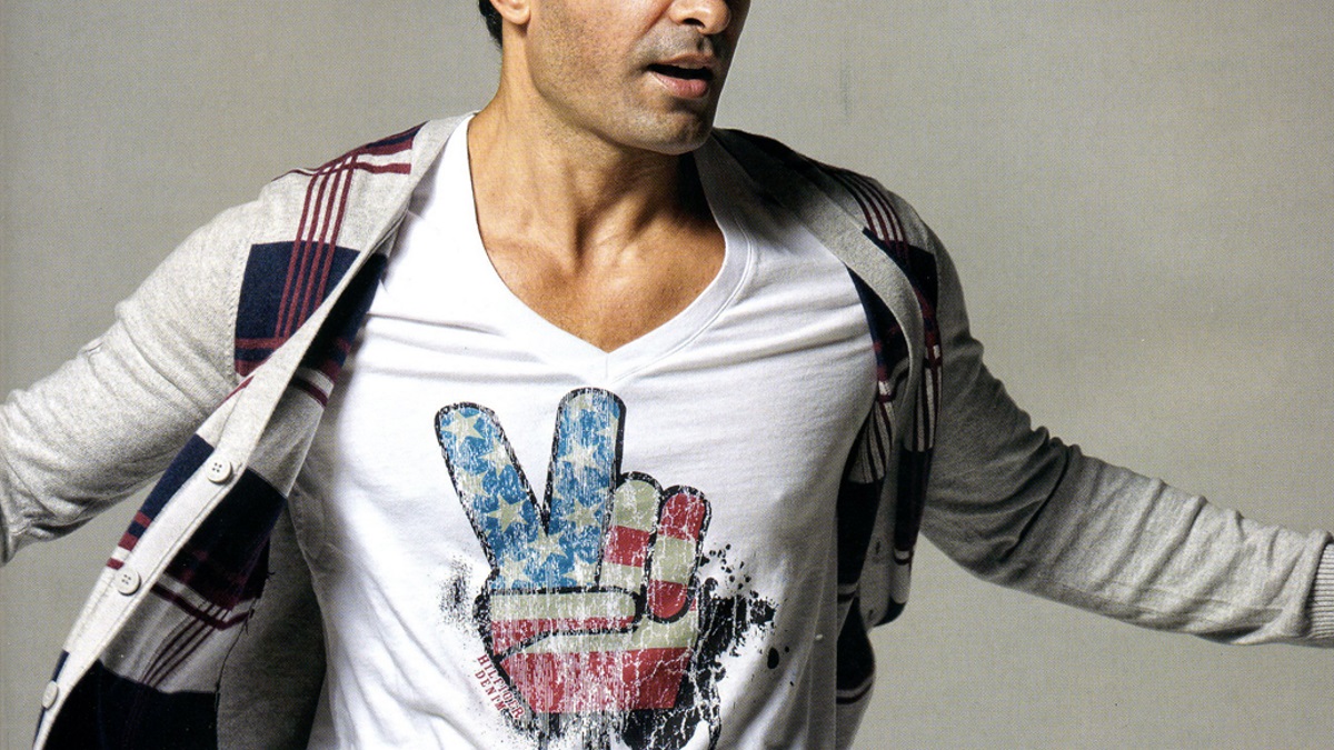 “Η δουλειά μου αφορά τον κόσμο, η ζωή μου όχι” ξεκαθαρίζει κούκλος Έλληνας