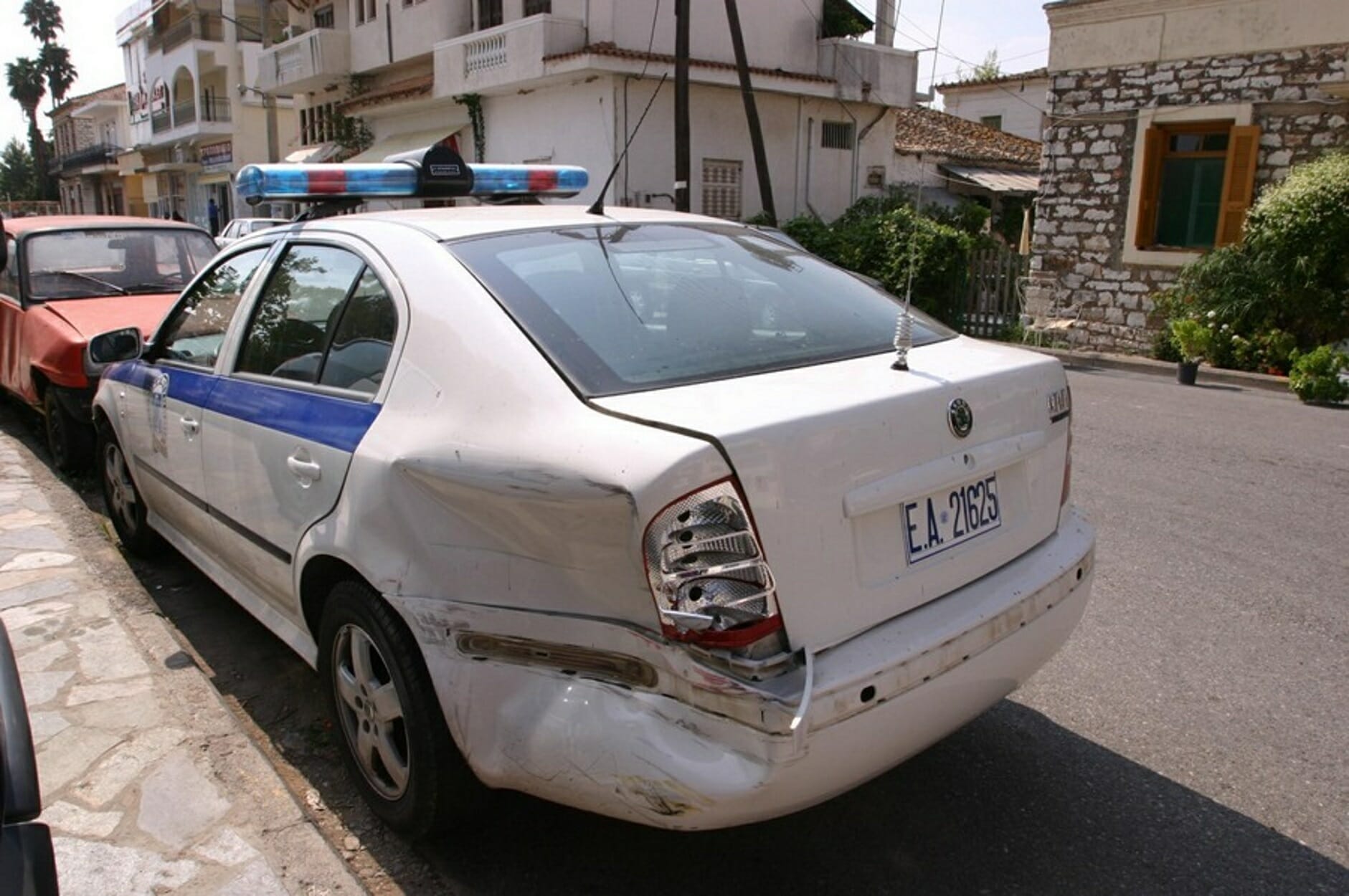 Αστυνομικός έπαθε εγκαύματα από βλάβη στο περιπολικό