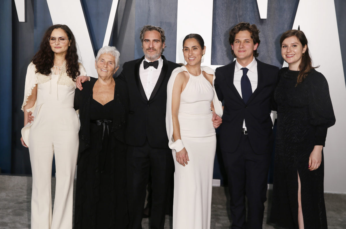 Ο Joaquin Phoenix πήγε στα Όσκαρ με όλη του την οικογένεια!