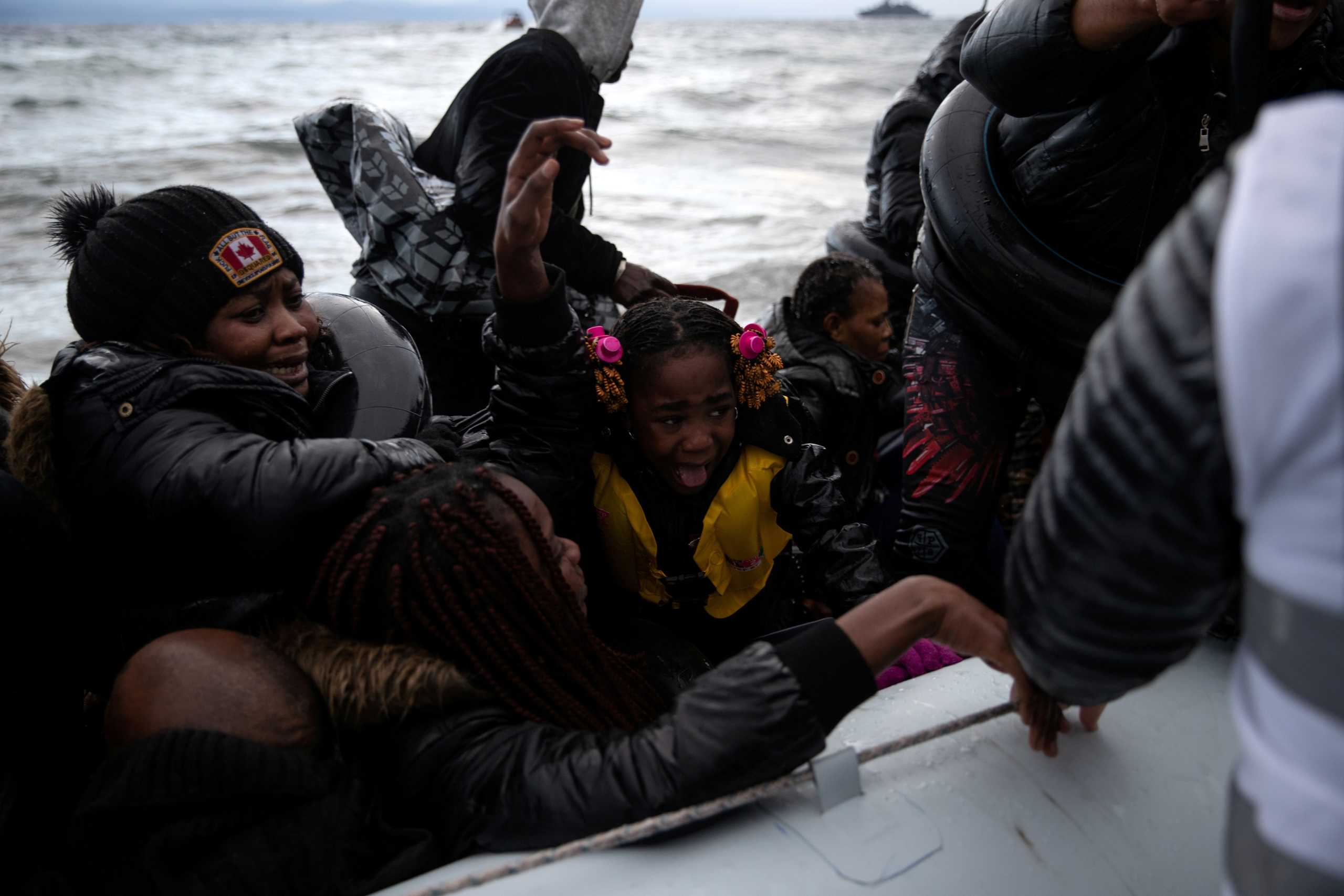 Αιγαίο: “Κύματα” προσφύγων και μεταναστών πέρασαν στα νησιά