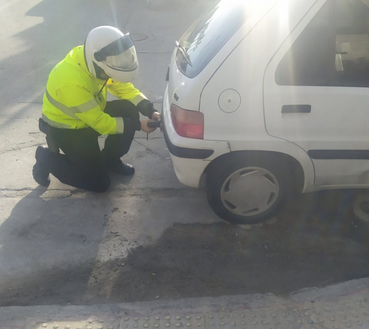 “Βροχή” οι κλήσεις για στάθμευση σε ράμπες ΑΜΕΑ