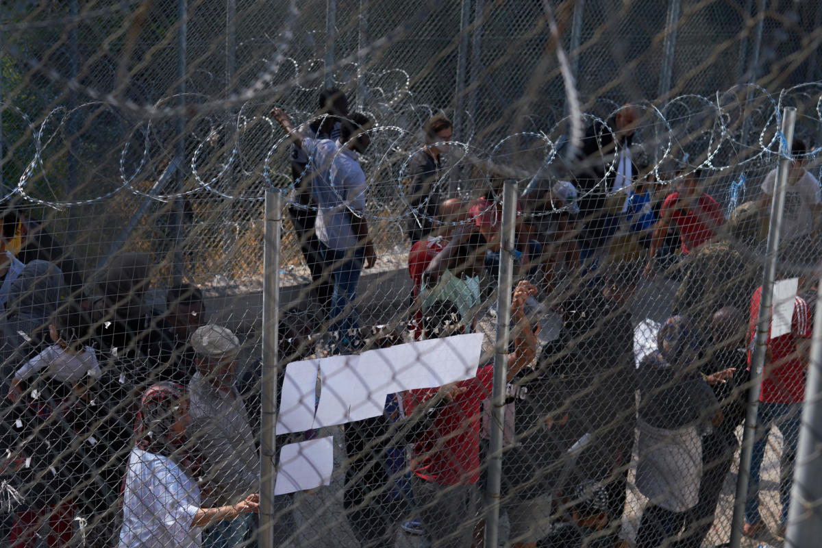 Μεταναστευτικό: Στη Σάμο το πρώτο κλειστό κέντρο