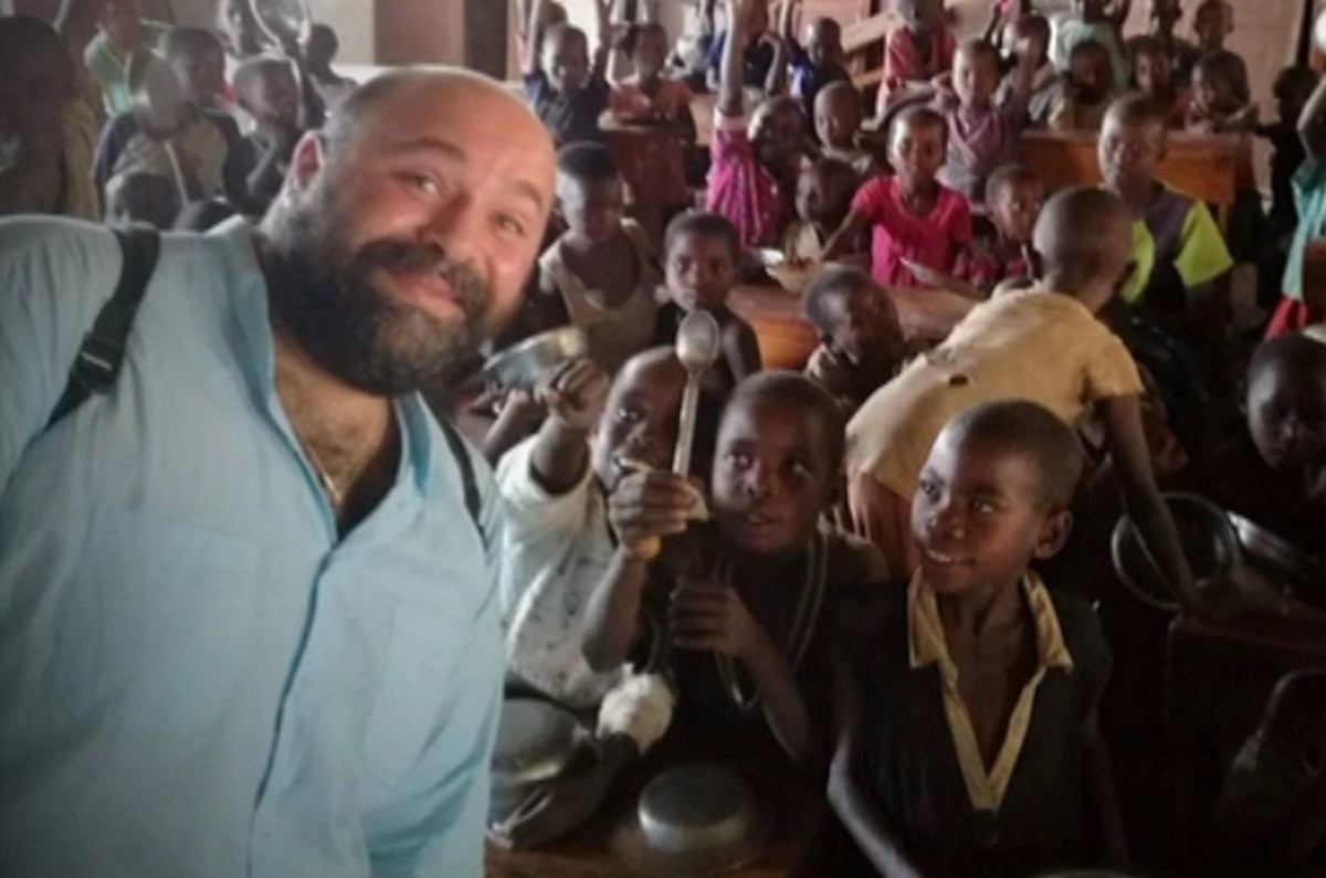 Συγκλόνισε στο MasterChef ο Ιεραπόστολος που μαγειρεύει για παιδάκια στην Αφρική! [vid]