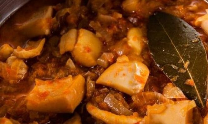 Φτιάξτε μελωμένο στιφάδο με την αυθεντική αγιορείτικη συνταγή
