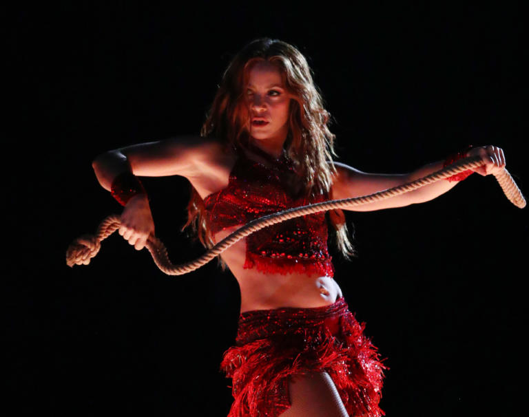 Η Shakira σχεδίασε νέο μαγιό και το φόρεσε κιόλας