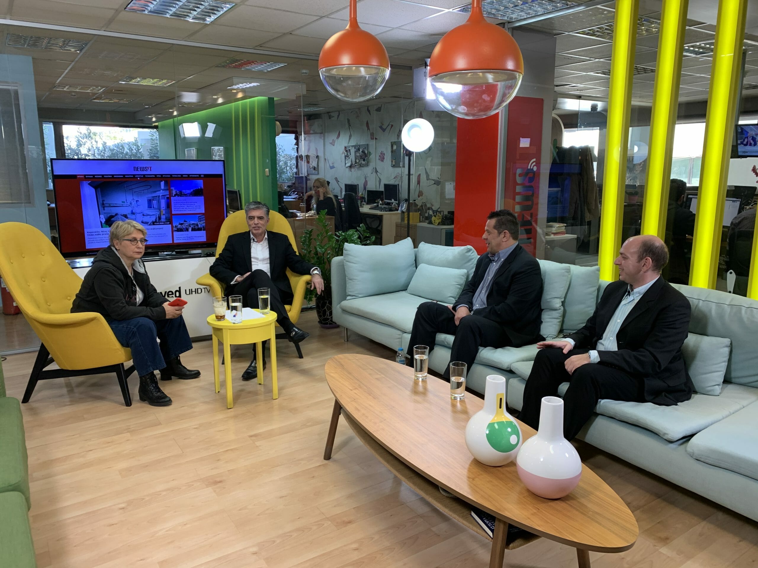 Πέφτουν τα ομόλογα αλλά και οι αντοχές της Ελλάδας στο μεταναστευτικό