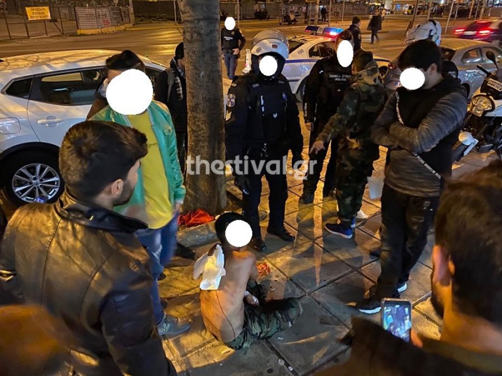Θεσσαλονίκη: Τους επιτέθηκαν με ρόπαλα και μαχαίρια σε καφετέρια [Pics, video]