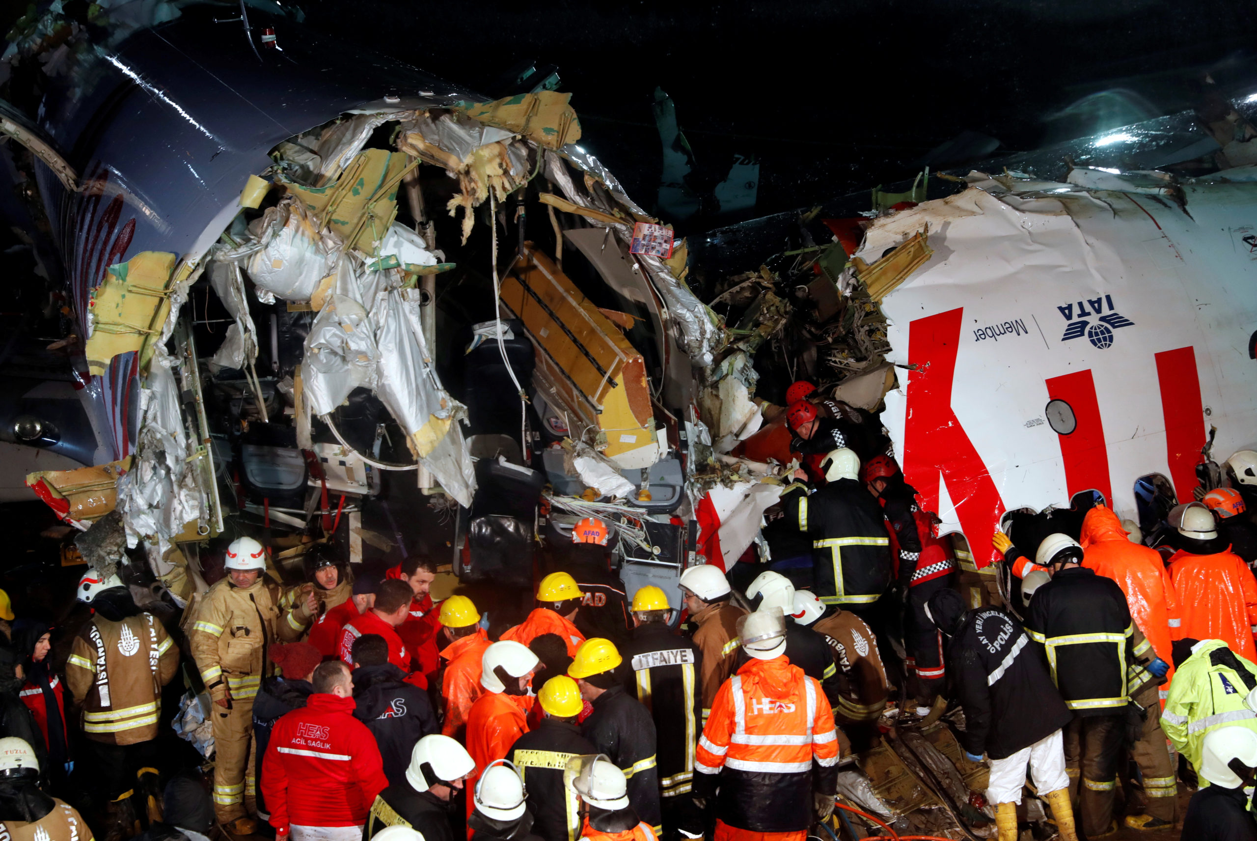 Τουρκία: Εικόνες σοκ από το κομμένο αεροπλάνο! Τρεις οι νεκροί