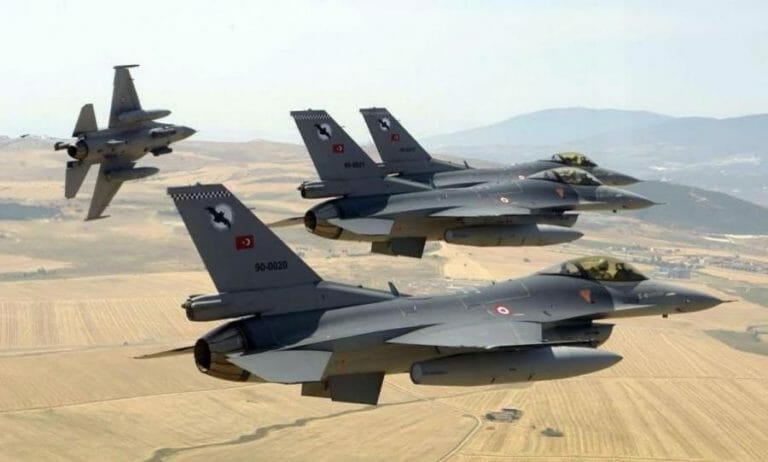 Μπαράζ υπερπτήσεων τουρκικών F-16 πάνω από Οινούσσες και Παναγιά