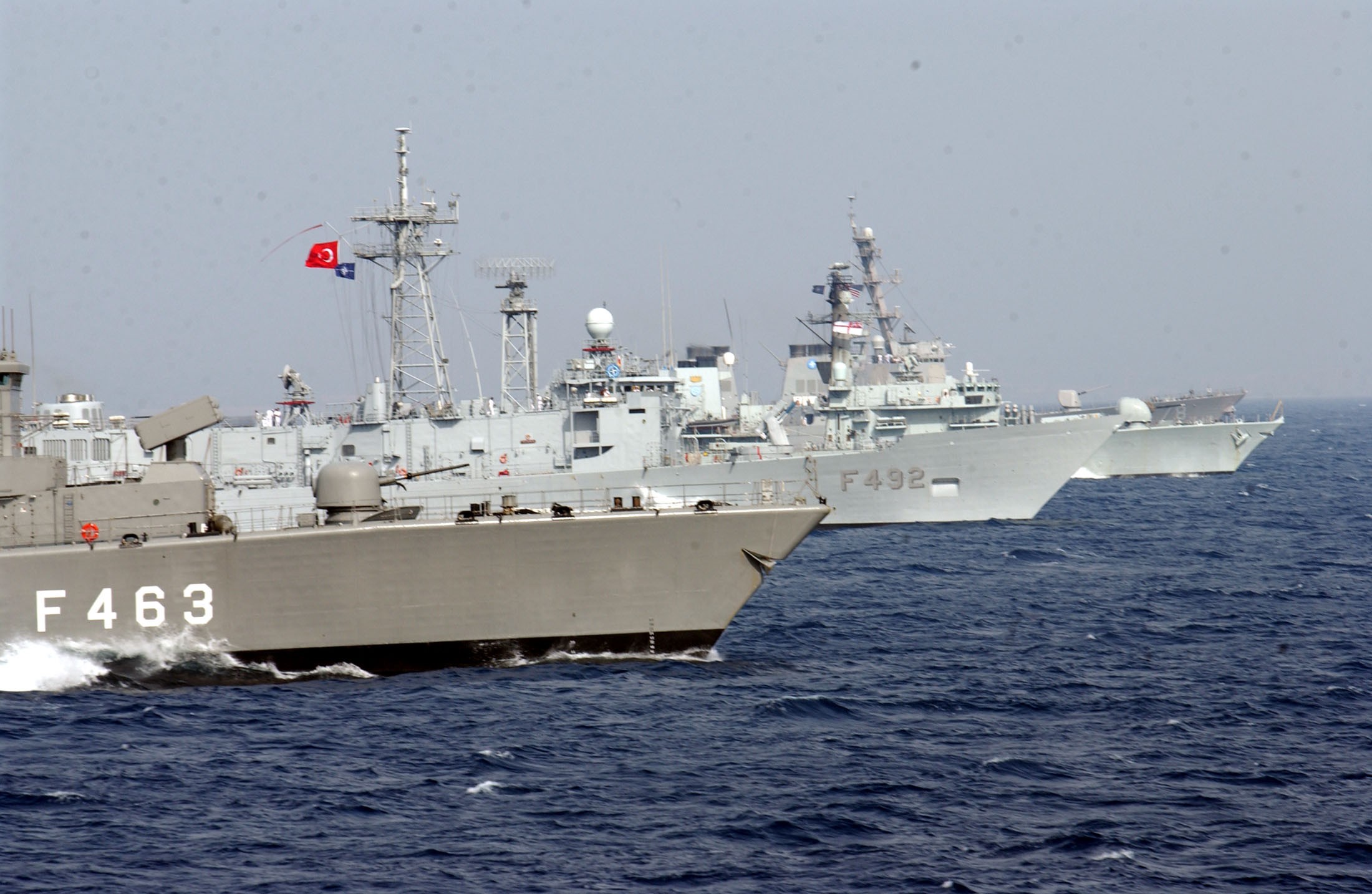 Τουρκικά πολεμικά πλοία στην καρδιά του Αιγαίου! Άσκηση με πυρά δίπλα στη Λέσβο [pics]