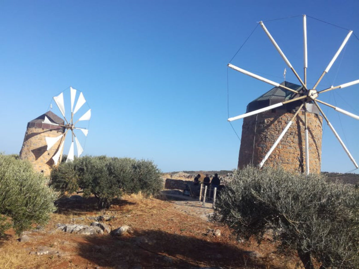 Ηράκλειο:  Οι παλιοί μύλοι στο Μεραμπέλο “ξαναγεννήθηκαν” χάρη σε ένα ζευγάρι Αυστριακών