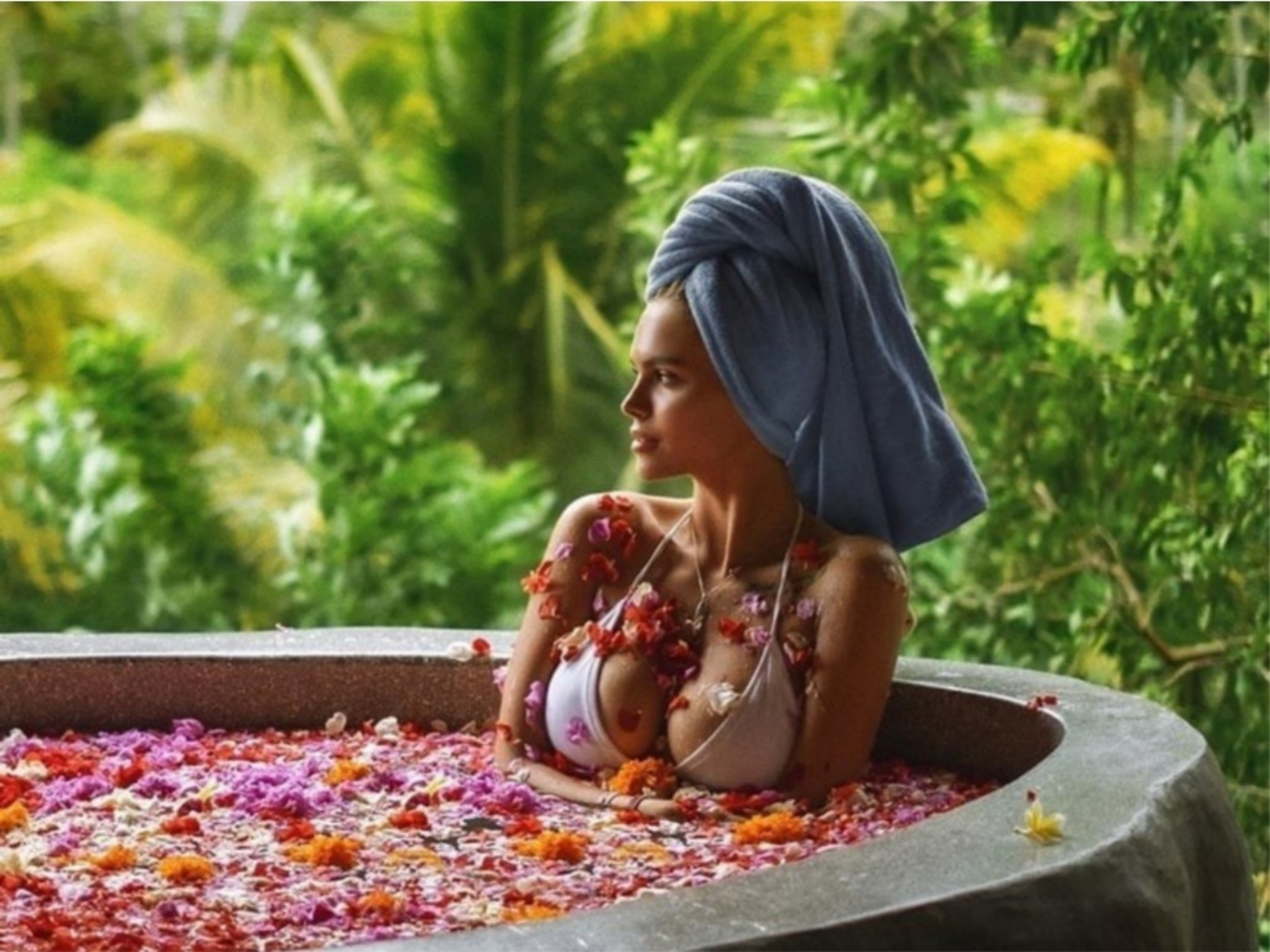 Δείτε το σέξι μοντέλο από την Ρωσία που έβαλε “φωτιά” στο Μπαλί!