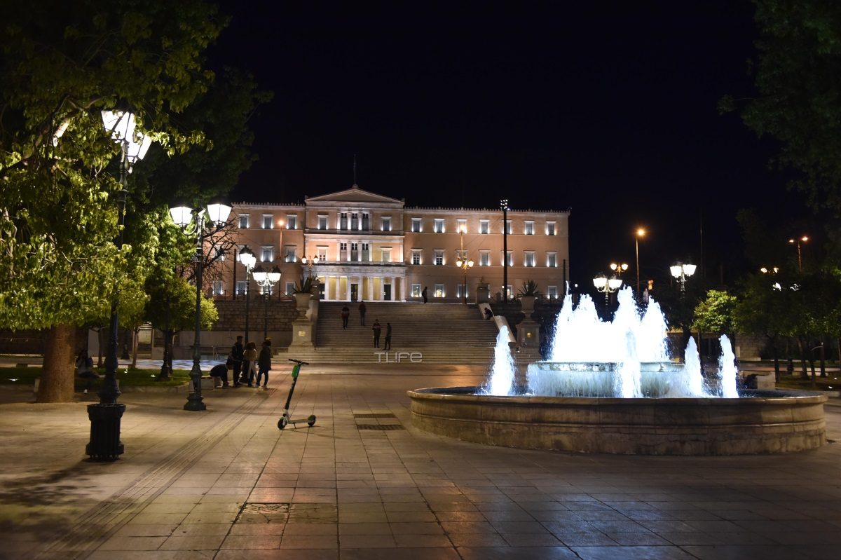 Κορονοϊός: Έρημη πόλη το κέντρο της Αθήνας! Εντυπωσιακές φωτογραφίες