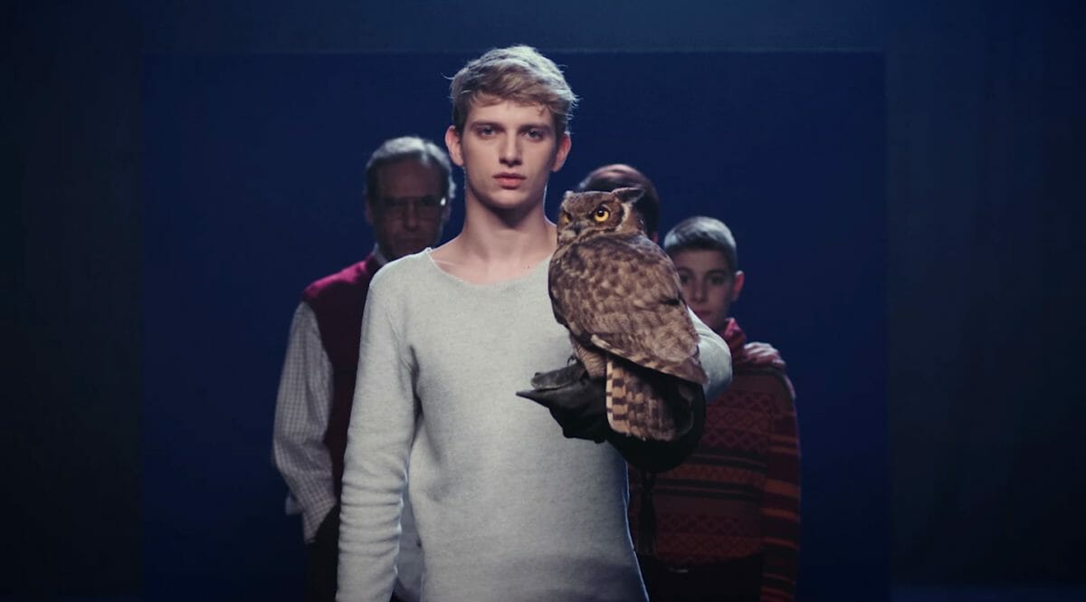 Ερμής Καραγιάννης: Ο πρωταγωνιστής του τρέιλερ του «Big Brother» σε σπάνια βραδινή έξοδο! [pics]