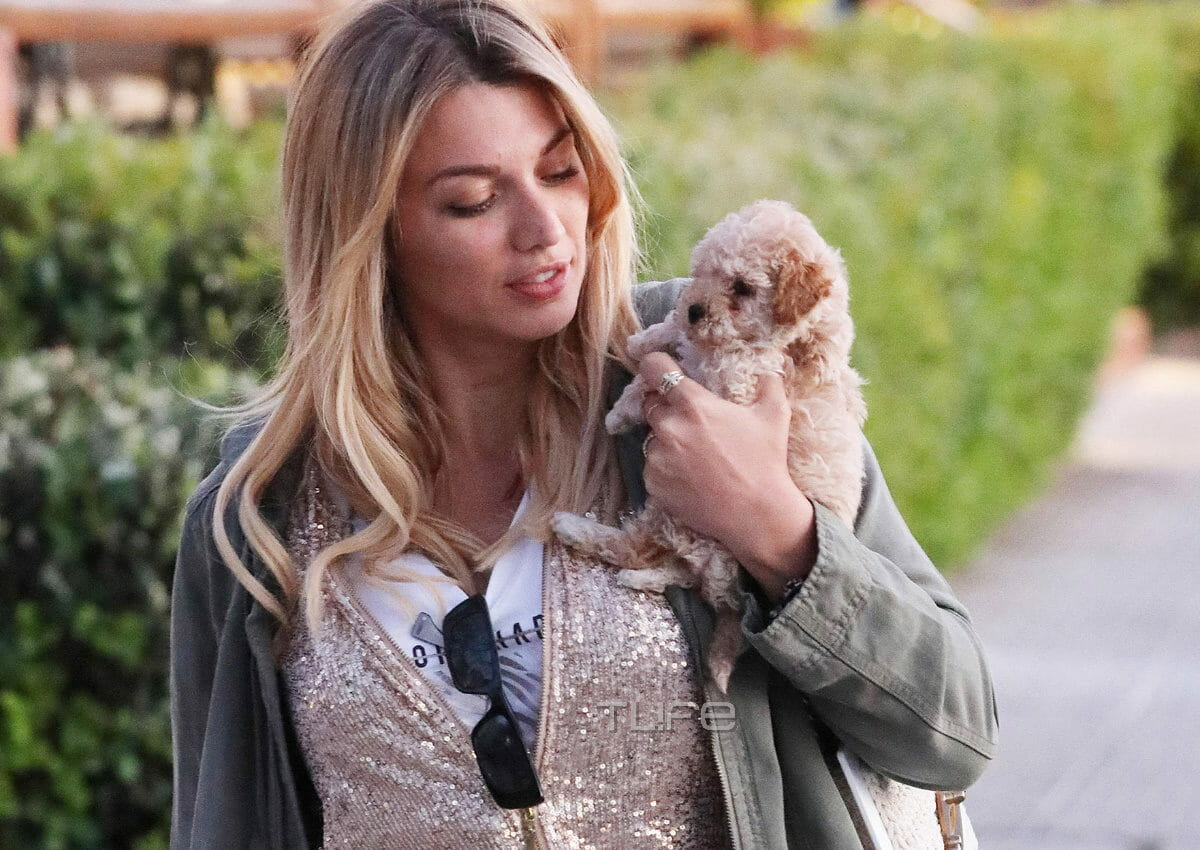 Κωνσταντίνα Σπυροπούλου: Πρωινή βόλτα στη Γλυφάδα με casual look! [pics]