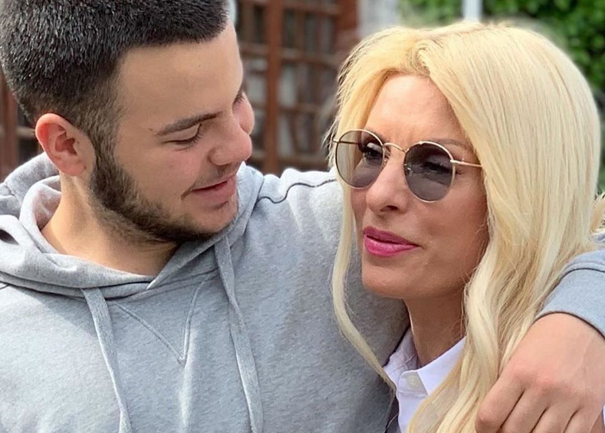 Άγγελος Λάτσιος: Ο γιος της Ελένης Μενεγάκη μας δείχνει πώς προστατεύεται από τον κορονοϊό [pic]