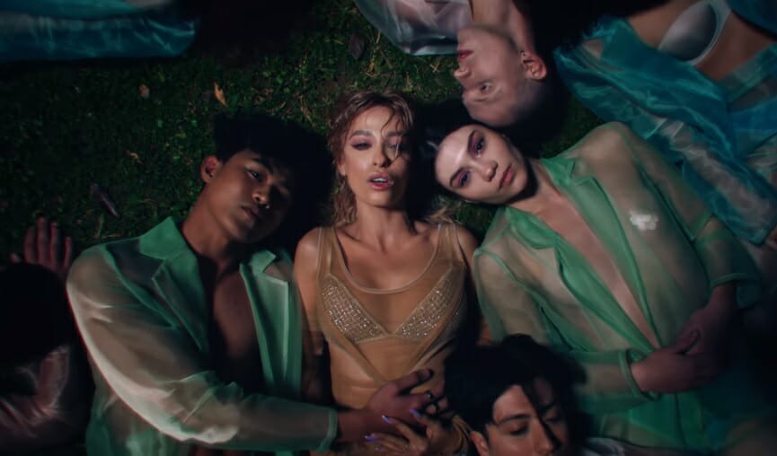 Ελένη Φουρέιρα: Όπως δεν την έχεις ξαναδεί στο νέο της video clip – “φωτιά”!