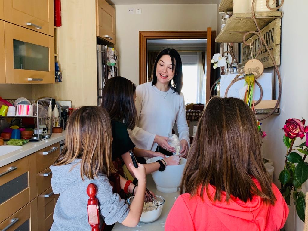 Νάντια Γιαννακοπούλου – Μάξιμος Μουμούρης:Μένουν σπίτι με τις κόρες και μας δείχνουν πώς τα περνούν!