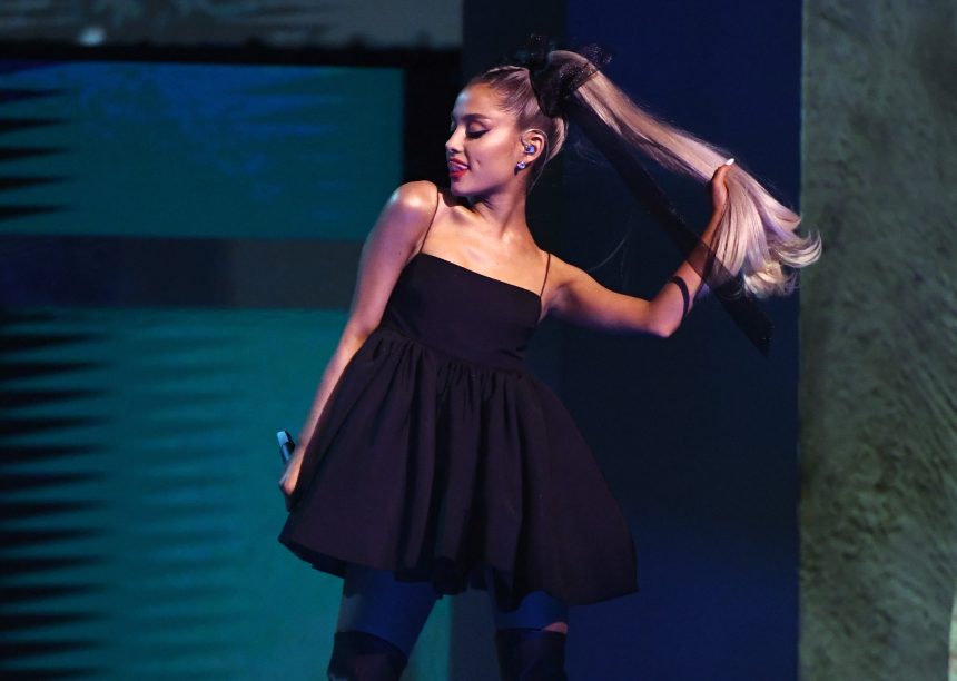 Η Ariana Grande δεν είναι πλέον single! Ο «κοινός θνητός» που της έκλεψε την καρδιά