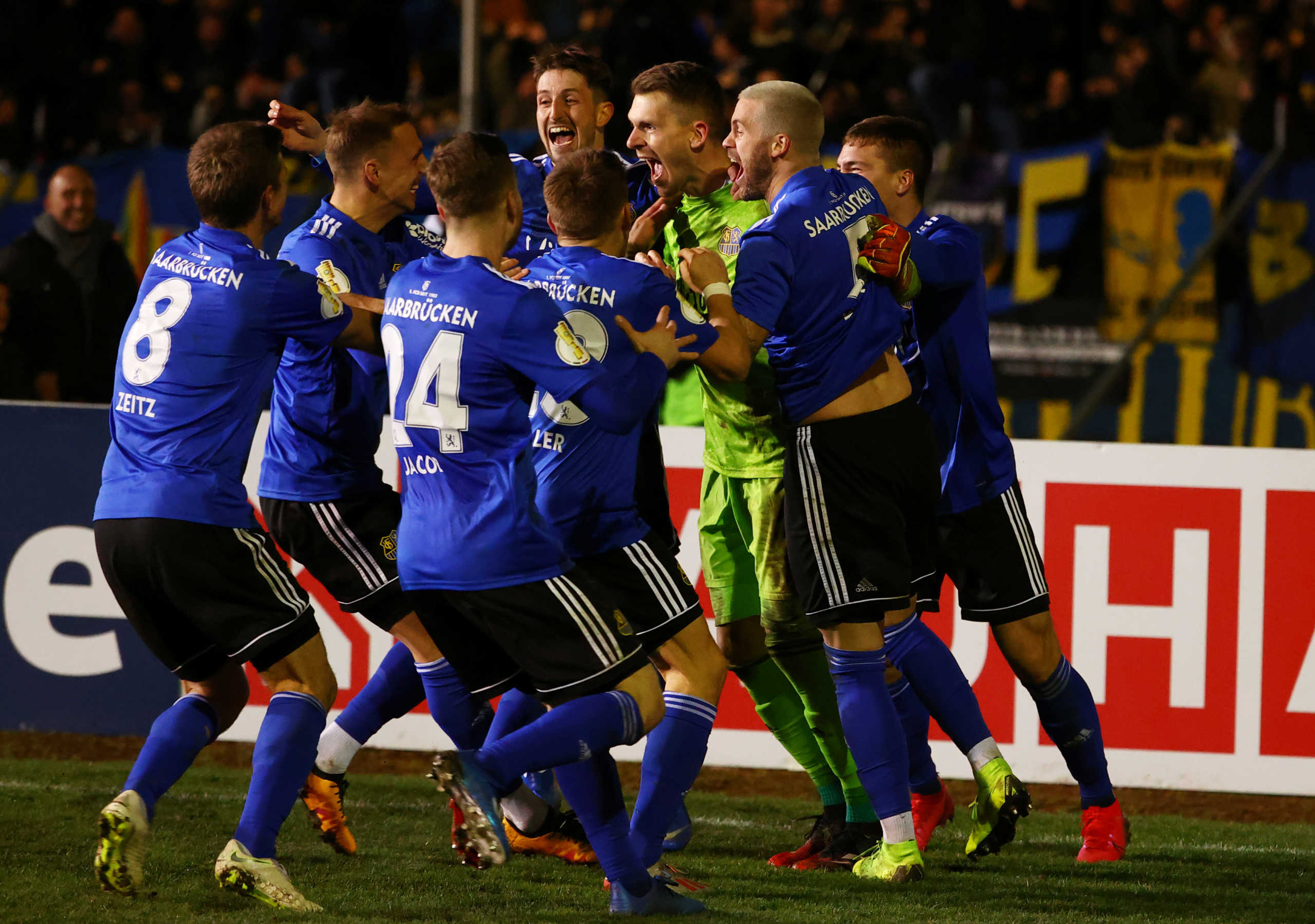 Soccer Football - DFB Cup - FC Saarbrucken v Fortuna Dusseldorf - Hermann-Neuberger-Stadion,  Saarbrucken, Germany - March 3, 2020   FC Saarbrucken's Daniel Batz and teammates celebrate winning the penalty shootout   REUTERS