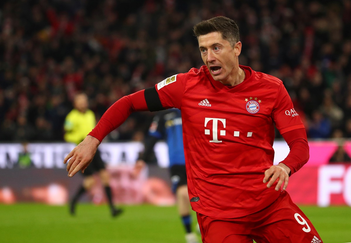 Soccer Football - Bundesliga - Bayern Munich v SC Paderborn - Allianz Arena, Munich, Germany - February 21, 2020   Bayern Munich's Robert Lewandowski celebrates scoring their third goal    REUTERS