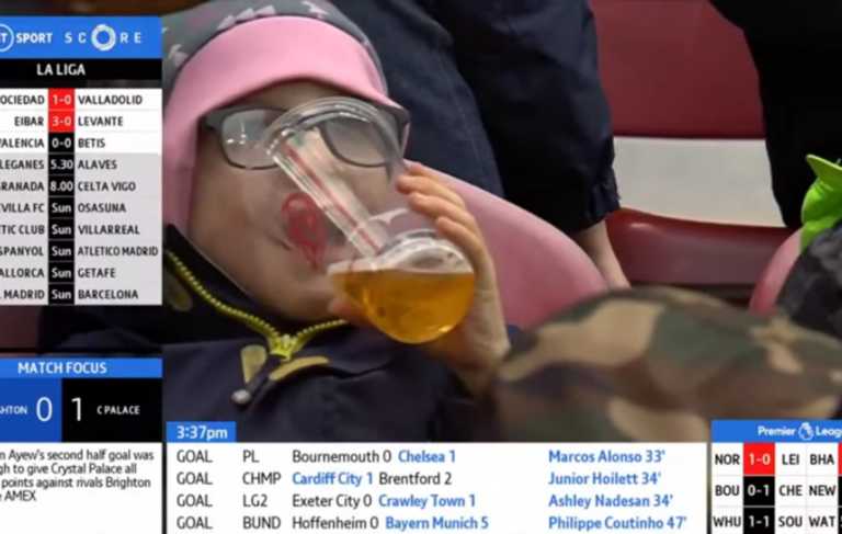 “Σάλος” με το παιδάκι που πίνει μπύρα σε ματς στη Bundesliga! video
