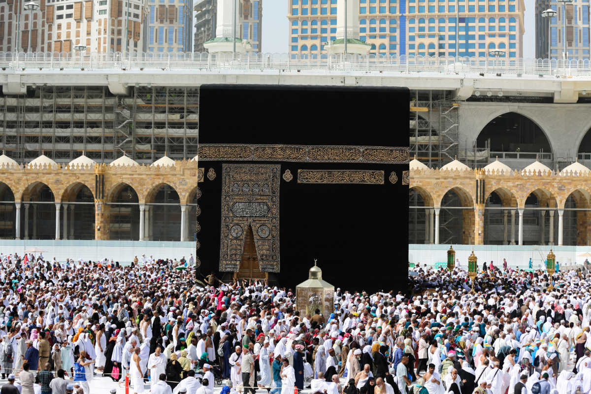 Muslim pilgrims wear protective face masks, following the outbreak of the coronavirus, as they pray at Kaaba in the Grand mosque in the holy city of Mecca, Saudi Arabia March 3, 2020. REUTERS