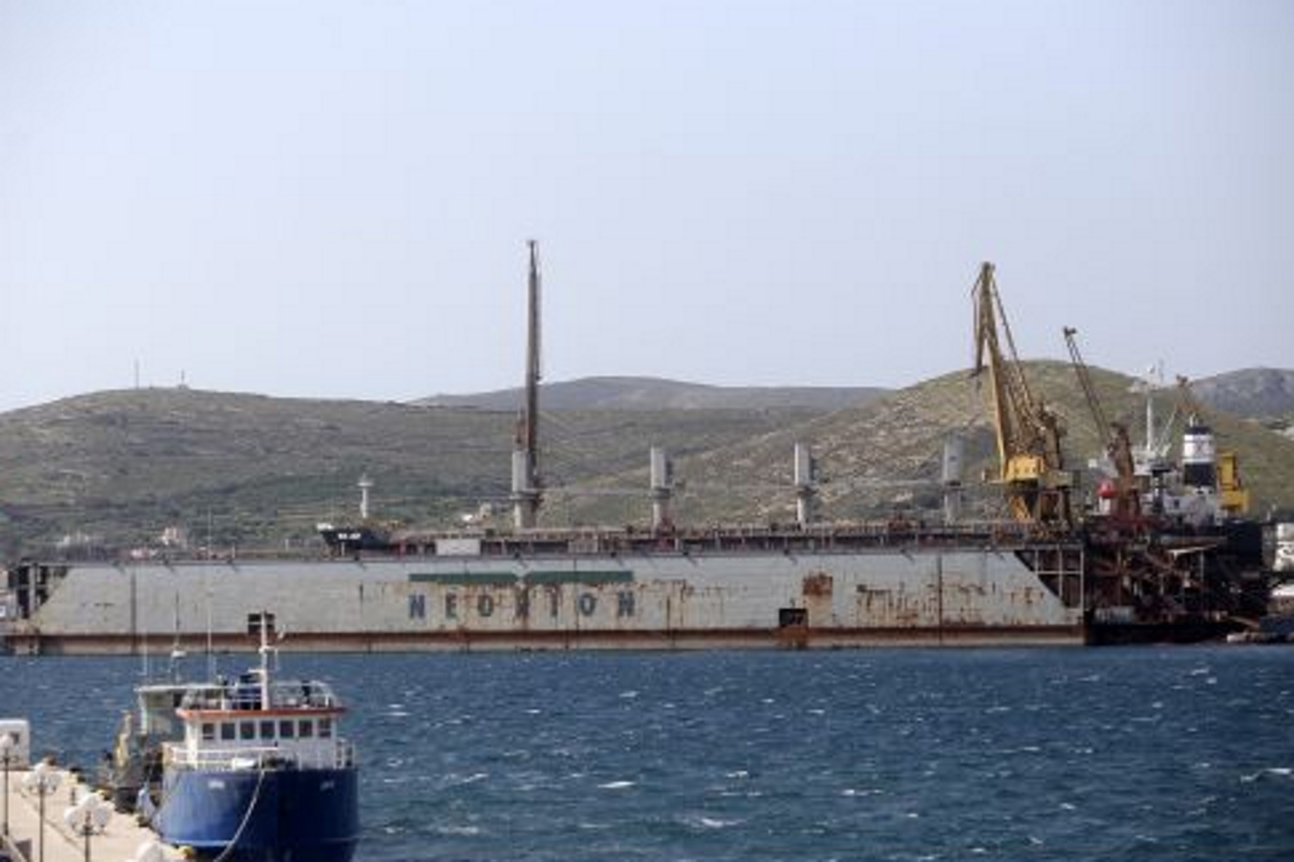 Δρακόντεια μέτρα ελέγχου στα πλοία που φτάνουν στο Νεώριο Σύρου για το φόβο κορονοϊού
