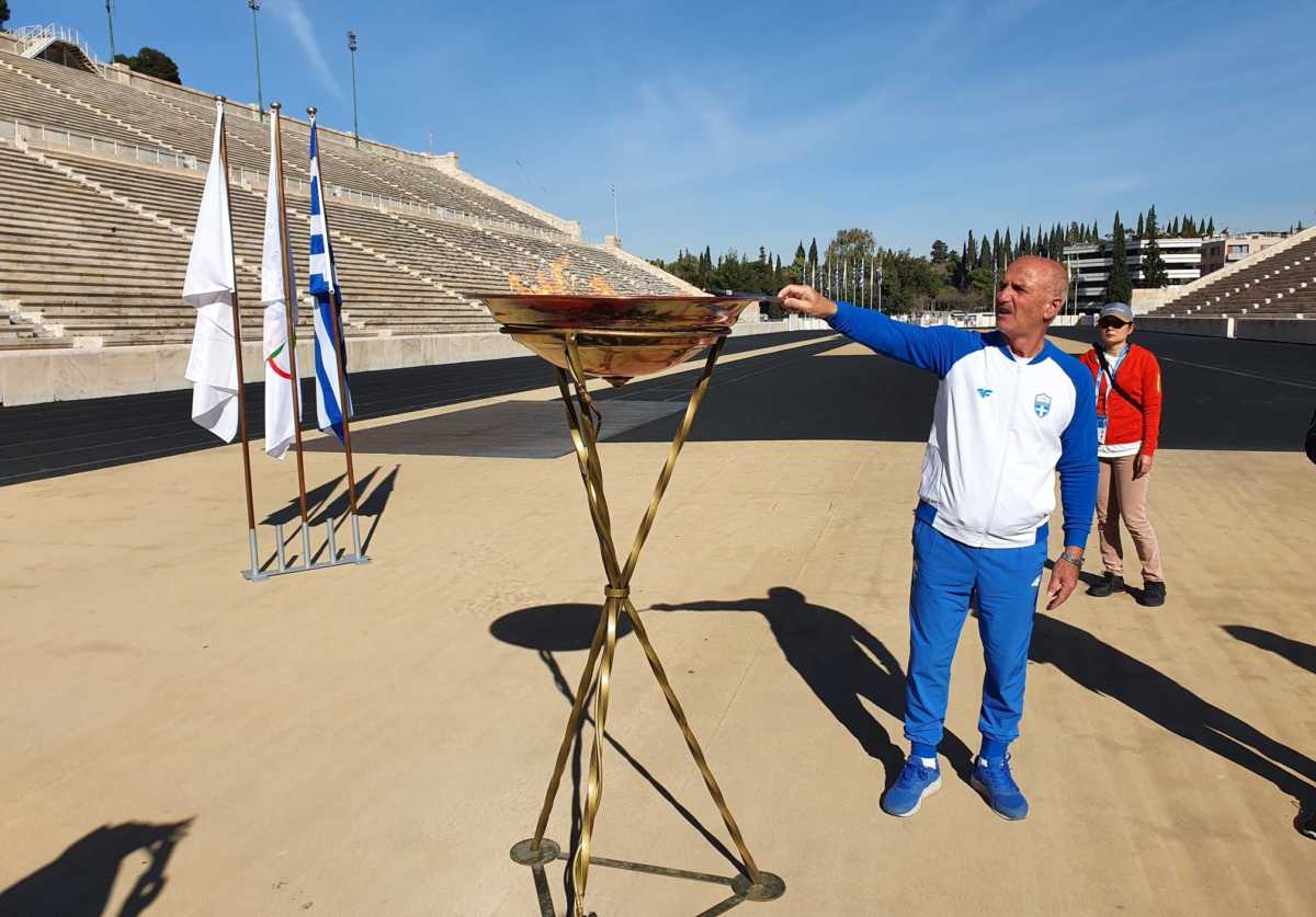 Άναψε στο Καλλιμάρμαρο η Ολυμπιακή Φλόγα! “Περιμένει” την Τελετή παράδοσης – pics