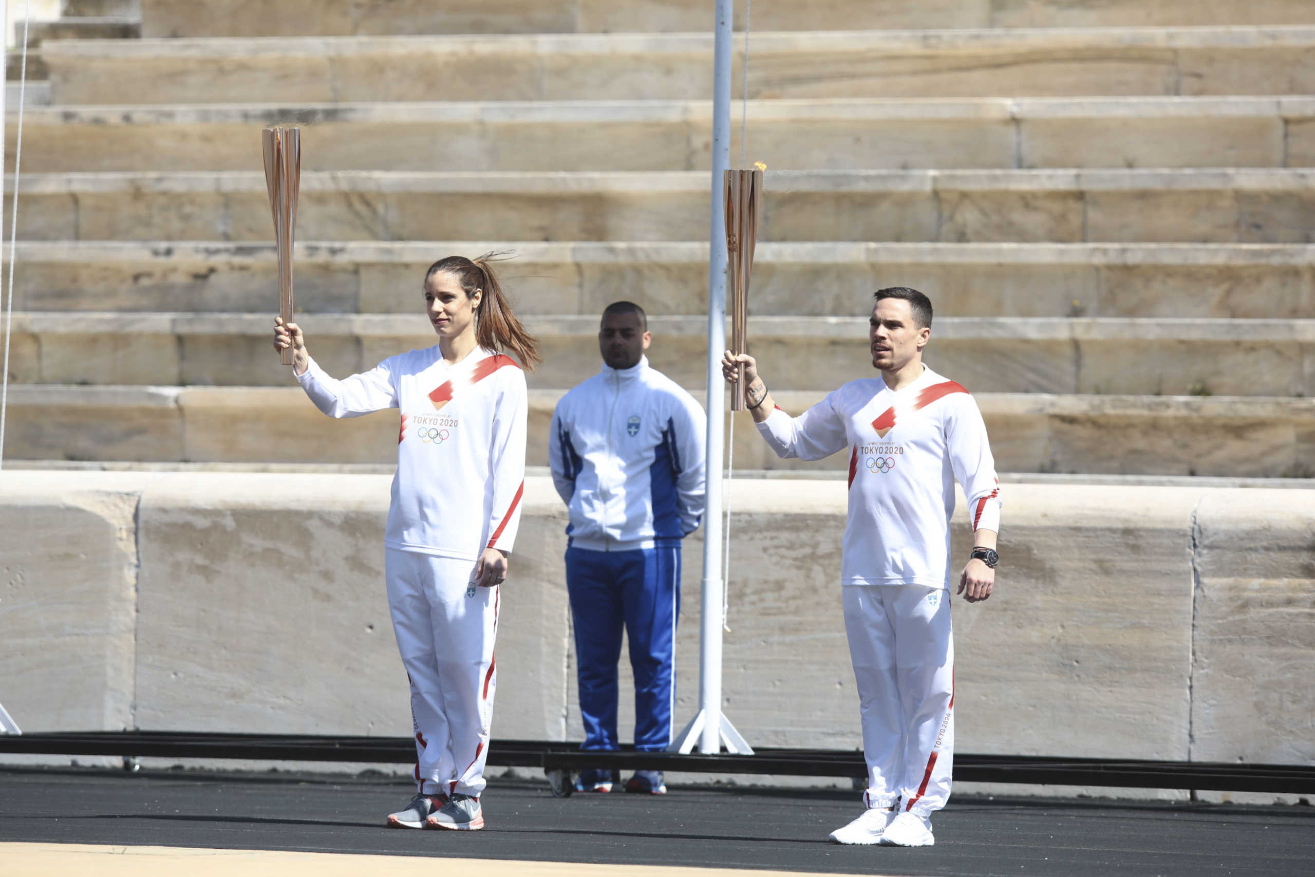Με Πετρούνια και Στεφανίδη έγινε η παράδοση της Ολυμπιακής Φλόγας (pics)