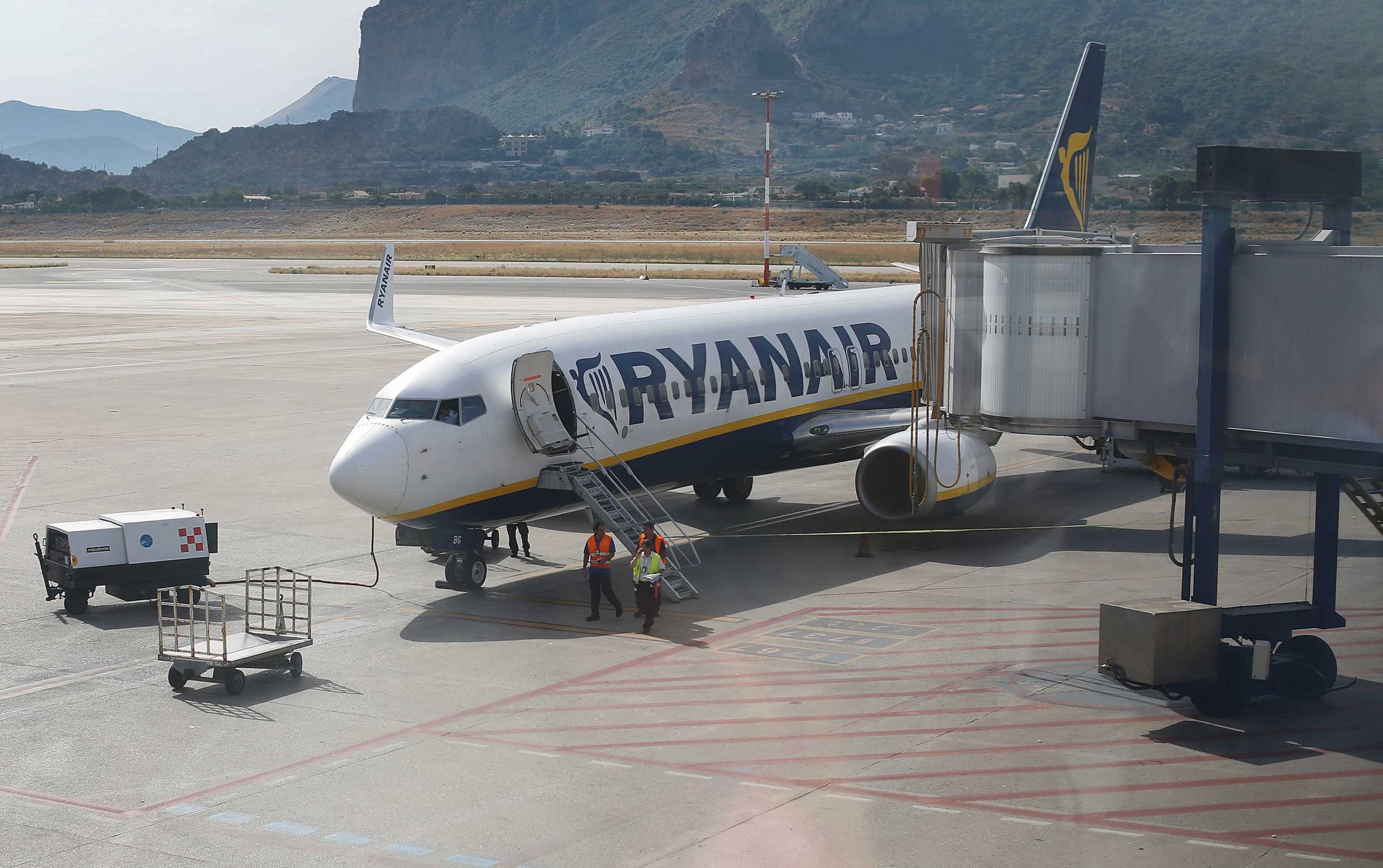 FILE PHOTO: A Ryanair airplain is seen at Palermo Falcone and Borsellino airport, Italy July 10, 2016. REUTERS