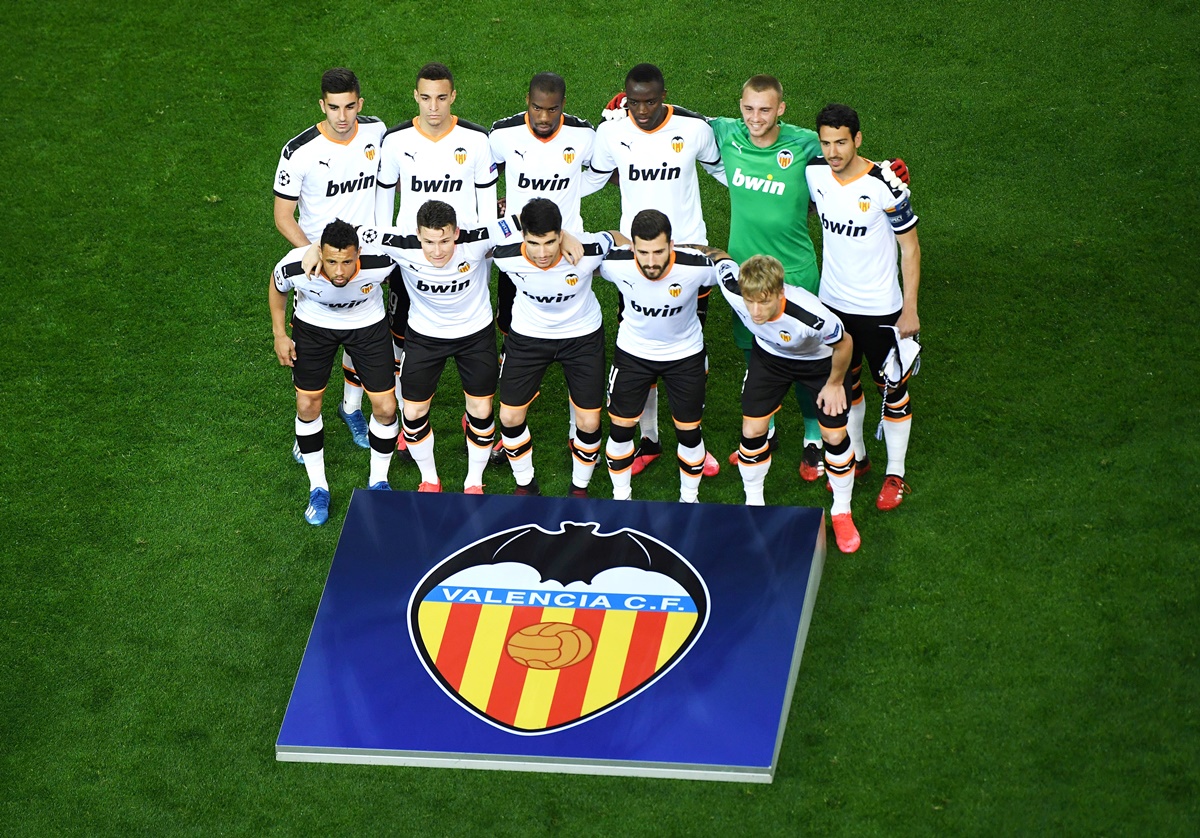 Soccer Football - Champions League - Round of 16 Second Leg - Valencia v Atalanta - Mestalla, Valencia, Spain - March 10, 2020  Valencia players pose for a team group photo before the match   UEFA Pool