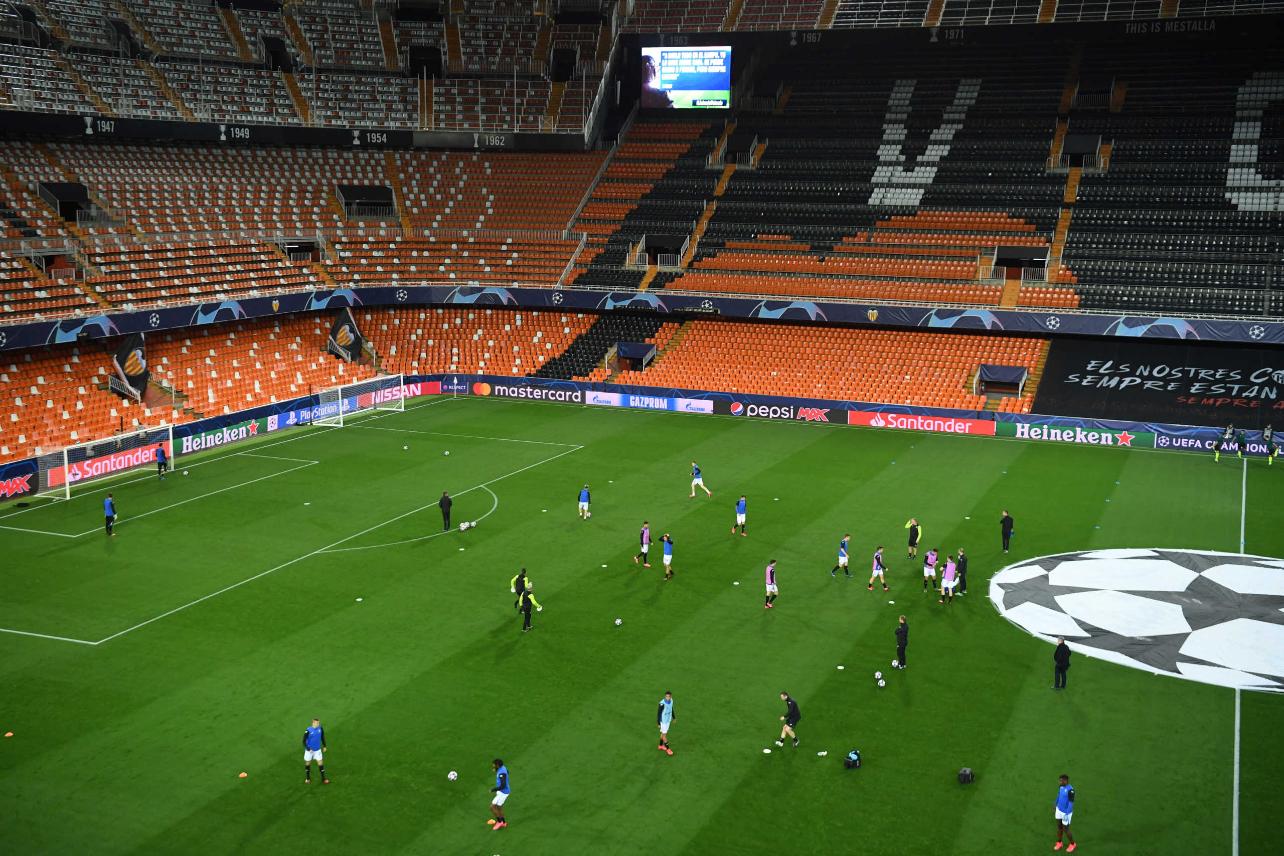 Soccer Football - Champions League - Round of 16 Second Leg - Valencia v Atalanta - Mestalla, Valencia, Spain - March 10, 2020  General view as the Atalanta players warm up before the match which will be played behind closed doors as the number of coronavirus cases grow around the world  UEFA Pool