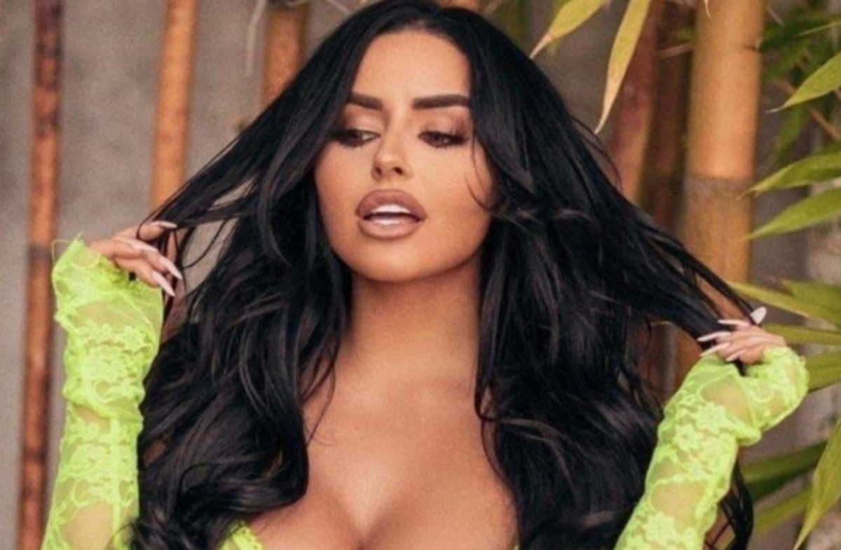 Η Abigail Ratchford έκανε ακόμα μια φορά όλο το Instagram να παραμιλά!